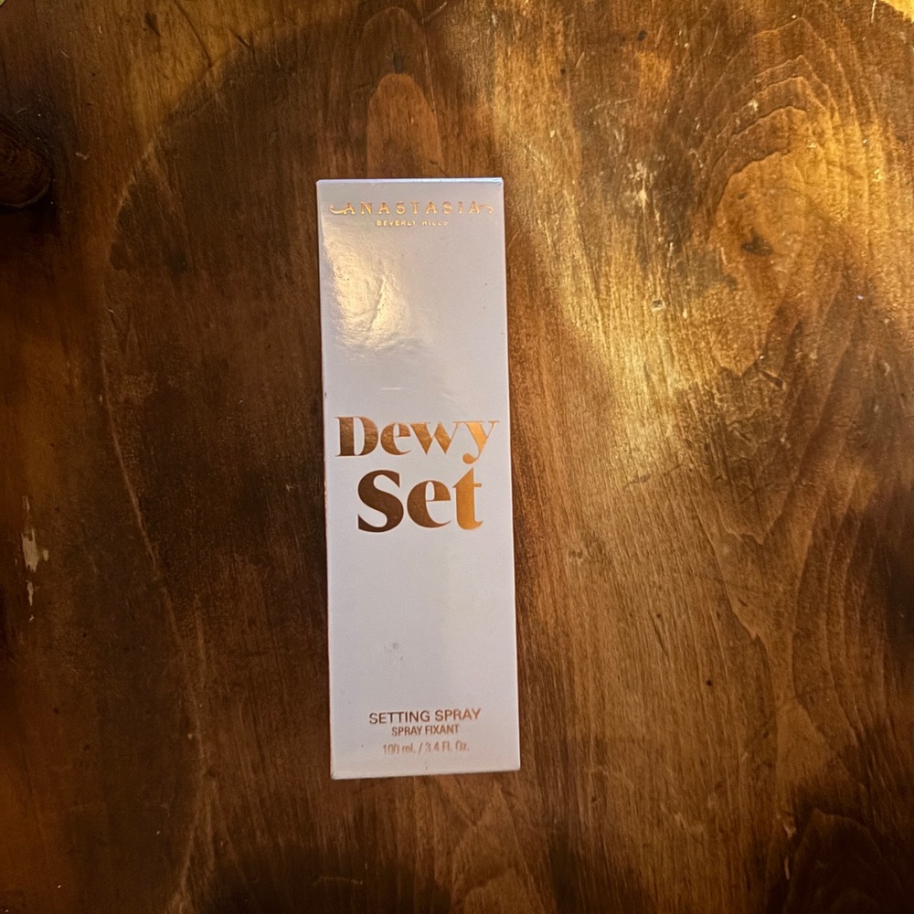 Anastasia Beverly Hills Glow Finish Makeup Setting Spray